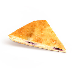 Пирог осетинский с творогом и голубикой