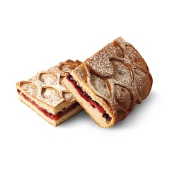 Пирог с клубникой, черной смородиной и миндальным кремом